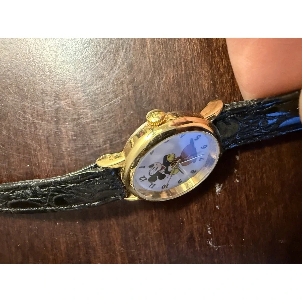 Disney Watch Mickey Mouse Pointing To The Time Vintage Black Leather Band